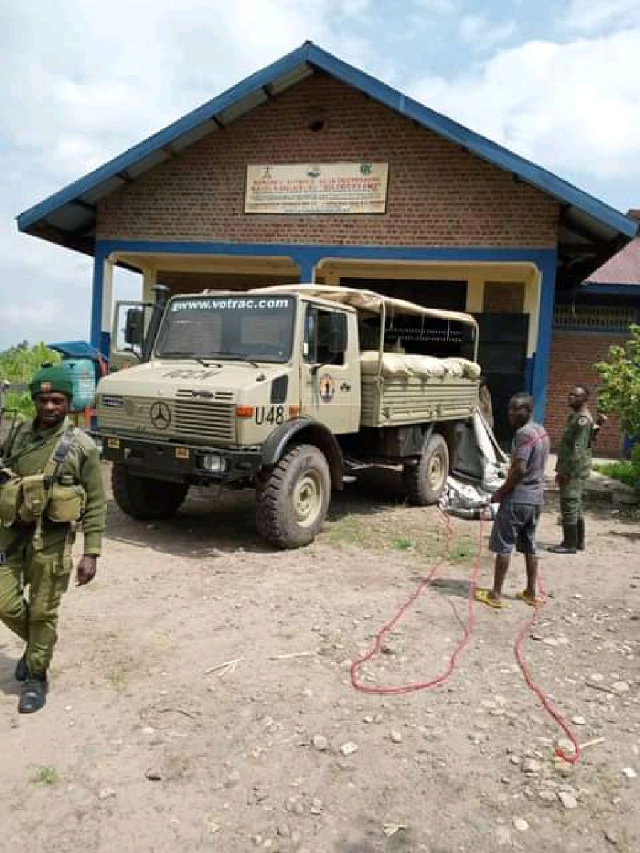 Les gardes parcs de Virunga aidant les caféiculteurs à évacuer leurs produits vers les points de vente