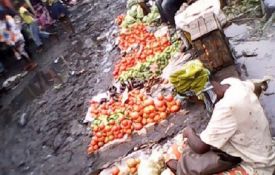 Kinshasa - Marché Gambela : marchandises et immondices en parfaite cohabitation